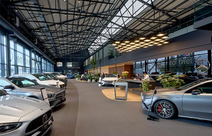 Kenny's Auto Center cu luminatoare GRILLODUR®