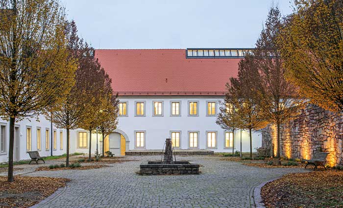 Lanterneaux modulaires autoportants intégrés dans des toits inclinés historiques - Académie de musique, Hammelburg