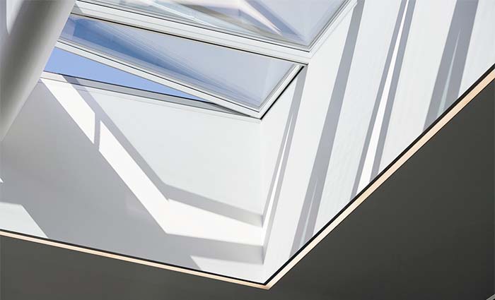 Oberlicht-Lösung mit Atrium Lichtband 5–30˚ und Atrium Sattel-Lichtband 5˚ mit Träger, DZNE, Bonn, Deutschland