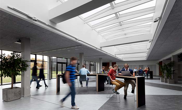 Oberlicht-Lösung mit Sattel-Lichtband 5° mit Träger, Roskilde Kathedralschule, Dänemark