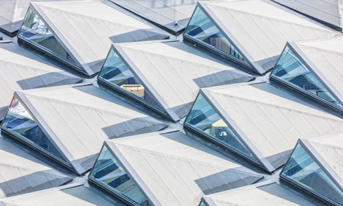 Neuron Building – Nahaufnahme des Pfosten-Riegel-Systems