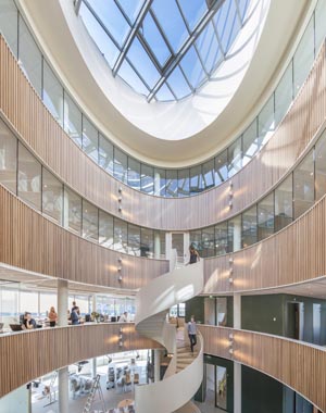 Innenansicht des Bürogebäudes Appél