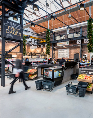 Jumbo-Lebensmittelmarkt mit VARIO THERM Lichtbandsystem