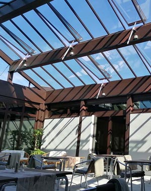 Sophie Amalie Gaarden mit einem Sattel-Lichtband