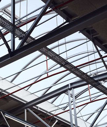 Nahaufnahme eines VARIO-NORM Lichtbands inklusive Lüftungsklappe