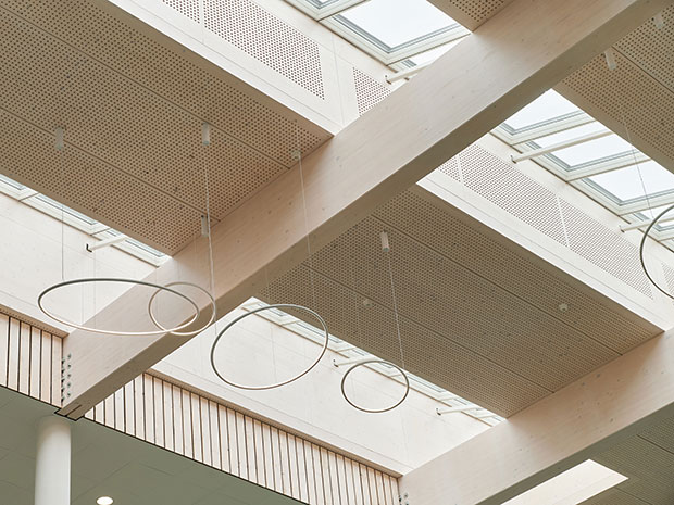 Binnenaanzicht van het dak met de Modulaire lichtstraten