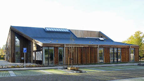 School met modulaire lichtstraten - exterieur