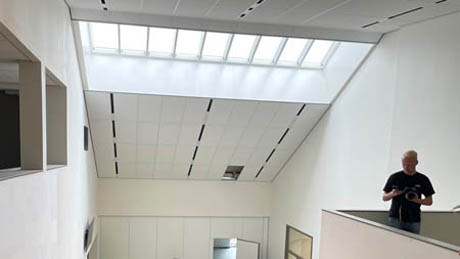 School met modulaire lichtstraten - interieur