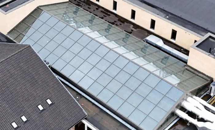 Boven aanzicht van het zadeldak