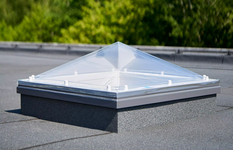 Pyramide akrylovenlys