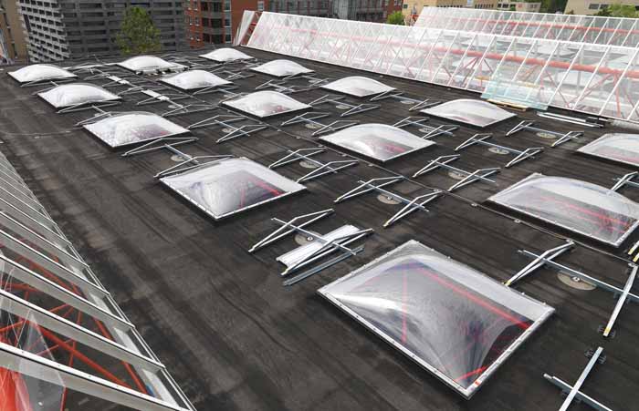 Roedensysteem DC en Lichtkoepels op het station van Almere centrum.