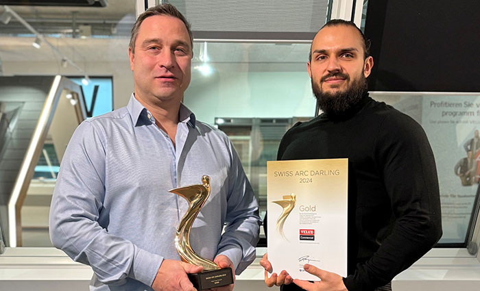 Sales Director Daniel Ehrsam und Back Office Manager Mario Djokic von Velux Commercial freuten sich über die Auszeichnung in Gold. 