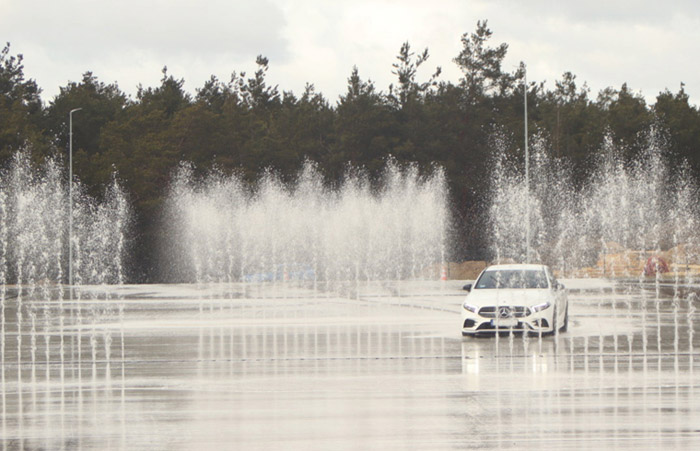 Pracownicy VELUX Commercial szkolili się z bezpieczniej jazdy samochodem
