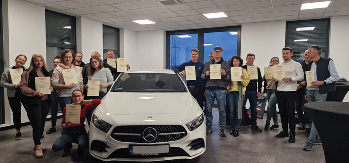 VELUX Commercial team zdobył zaświadczenie z odbytego szkolenia z bezpiecznej jazdy samochodem