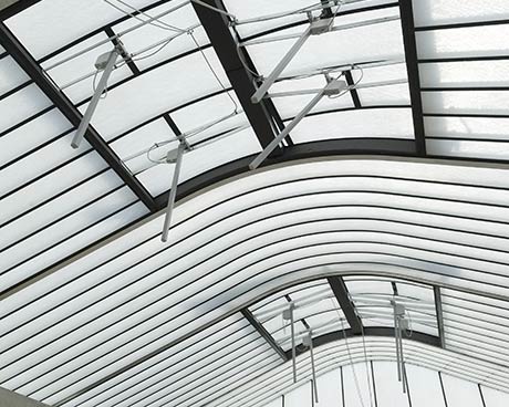 Luminator arcuit GRILLODUR® SHEV cu trapă în dublu canat, priveliște interioară