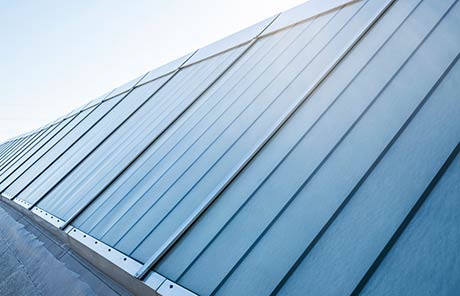 Płaski spadzisty świetlik dachowy GRILLODUR® z klapami