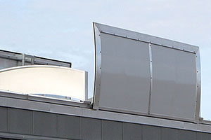 Polykarbonat-lysbånd med røykventilasjon