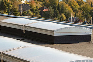 Polykarbonat-skottrennelys med 2 og 3 opplukkbare felter