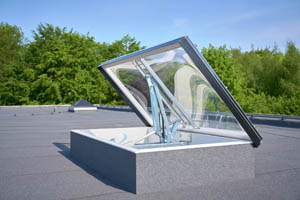 Akrylovenlys med brandventilation