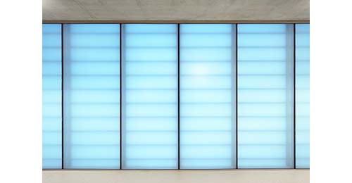 Blautransparente GRILLODUR® Fassade