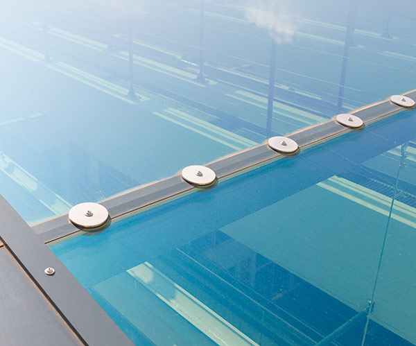 Verrière en version collée pour installation sur faible pente