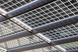Verrière avec vitrage antisolaire photovoltaïque (BIPV)