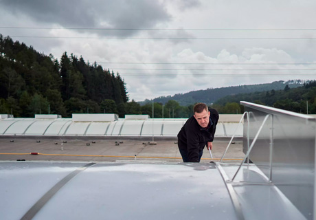 Wartung und Inspektion Ihrer Tageslichtlösungen