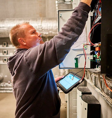 A rendszertechnikus ellenőrzi a RWA-rendszer funkcionális biztonságát.