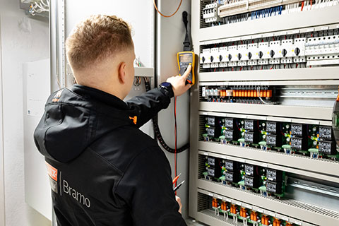 Utførelse av service på styresystem